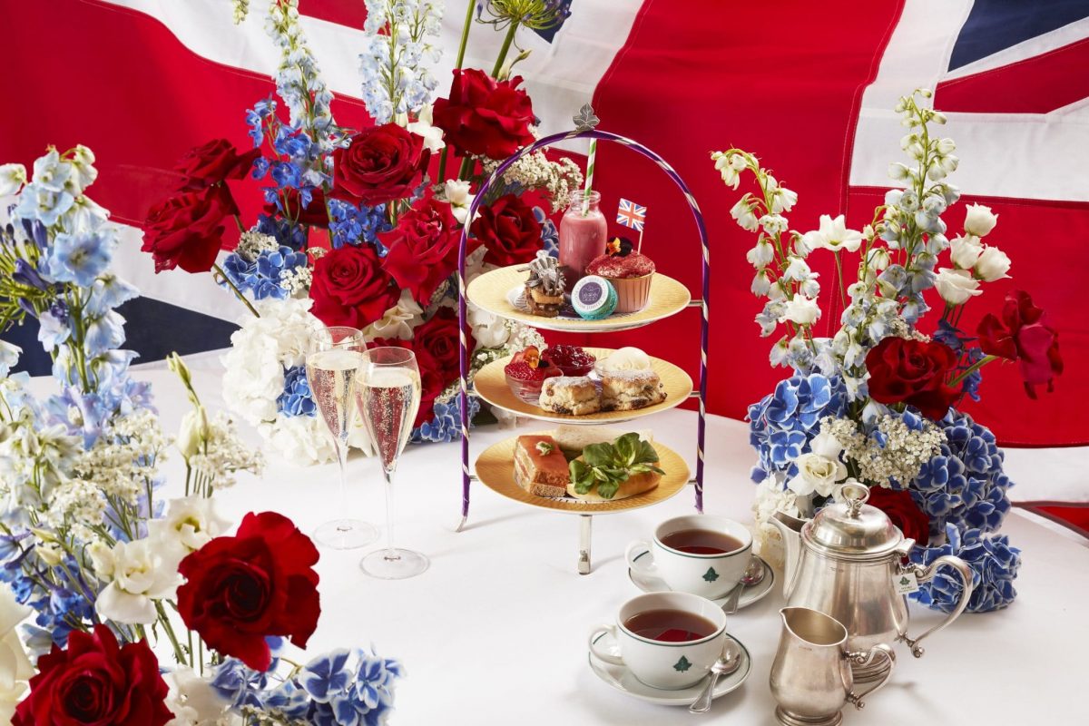 the-ivy-jubilee-afternoon-tea-with-tiers
