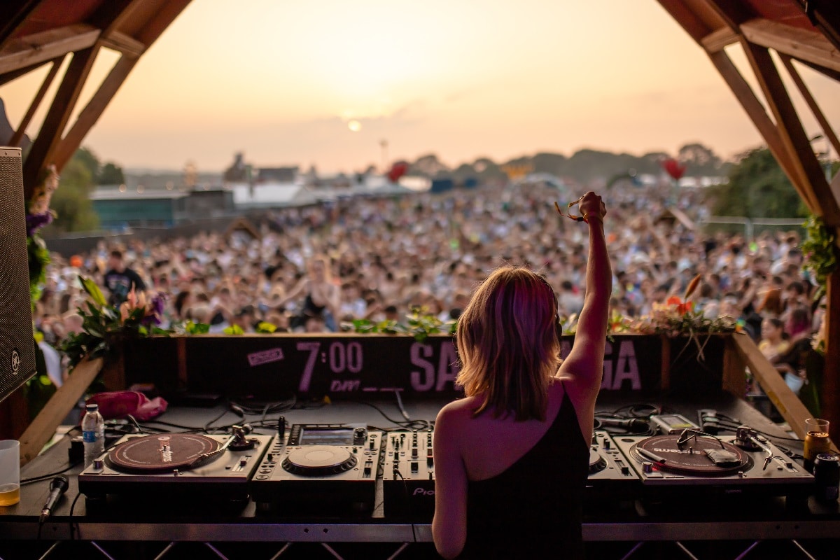 love-saves-the-day-festival-woman-onDJ-decks-looking-out-at-crowd