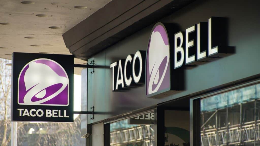 The front of a Taco Bell restaurant