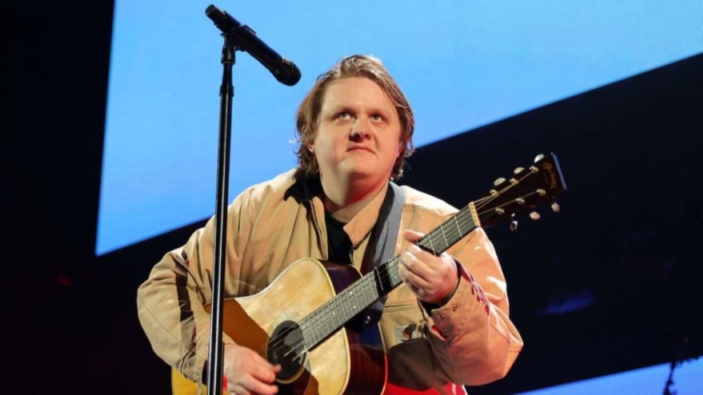 INGLEWOOD, CALIFORNIA - DECEMBER 02: Lewis Capaldi performs onstage during iHeartRadio 102.7 KIIS FM's Jingle Ball 2022 Presented by Capital One at The Kia Forum on December 02, 2022 in Inglewood, California. Rich Polk/Getty Images for iHeartRadio/AFP (Photo by Rich Polk / GETTY IMAGES NORTH AMERICA / Getty Images via AFP)