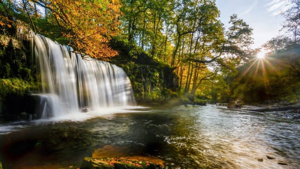 Sgwd Ddwli Uchaf (Upper gushing falls) on the river Neath in the area known as Waterfall Country near Pontneddfechan, South Wales, UK